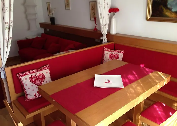 Haus Schuschnig Апартаменти *